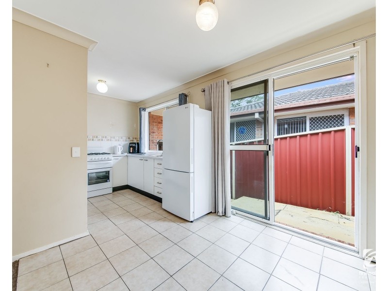 27B Glendower street, Rosemeadow NSW 2560