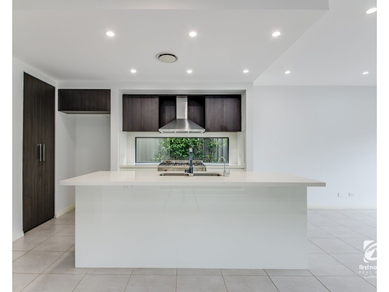 5 Minnamurra Drive, Gregory Hills NSW 2557