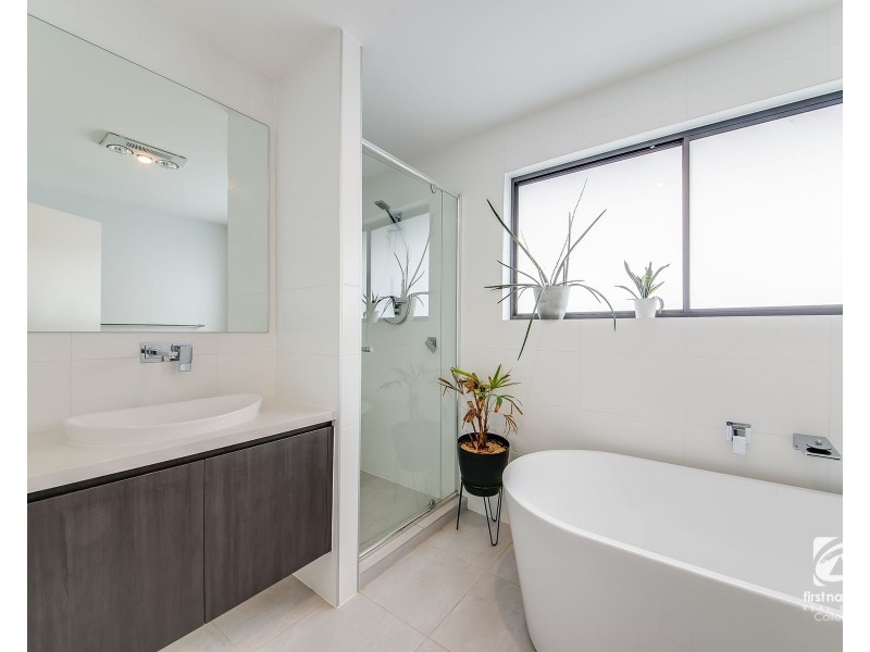 5 Minnamurra Drive, Gregory Hills NSW 2557