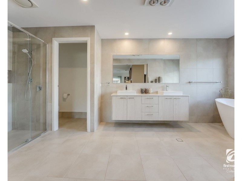 16 Binda Way, Harrington Park NSW 2567