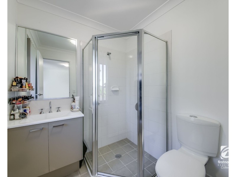 4 Hampshire Boulevard, Spring Farm NSW 2570