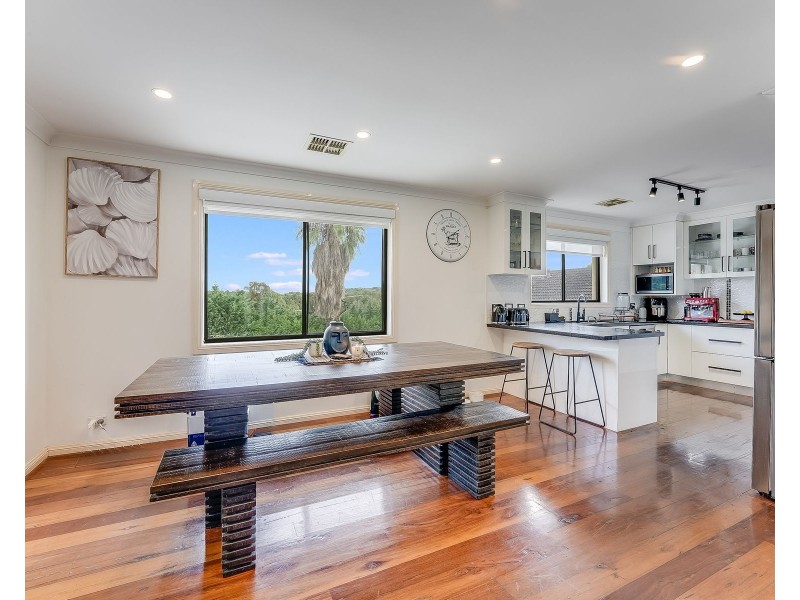 18 Stenhouse Drive, Mount Annan NSW 2567