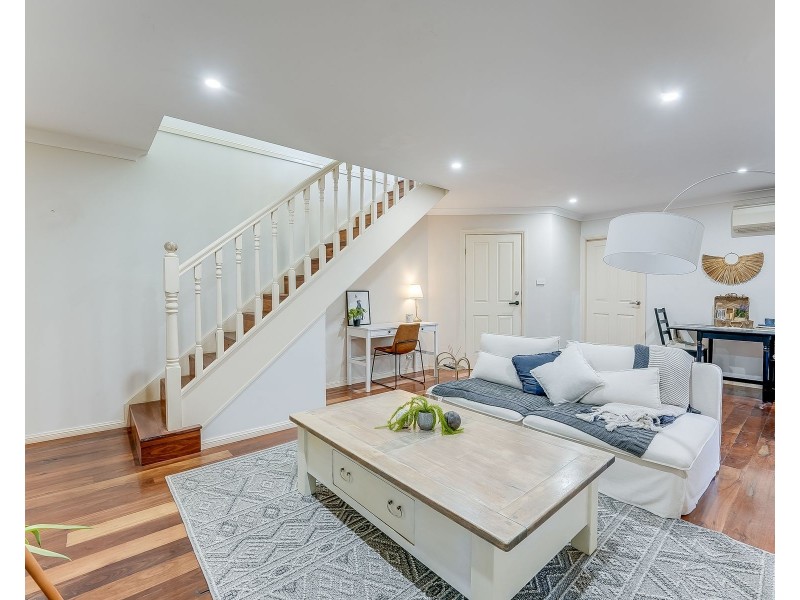 18 Stenhouse Drive, Mount Annan NSW 2567