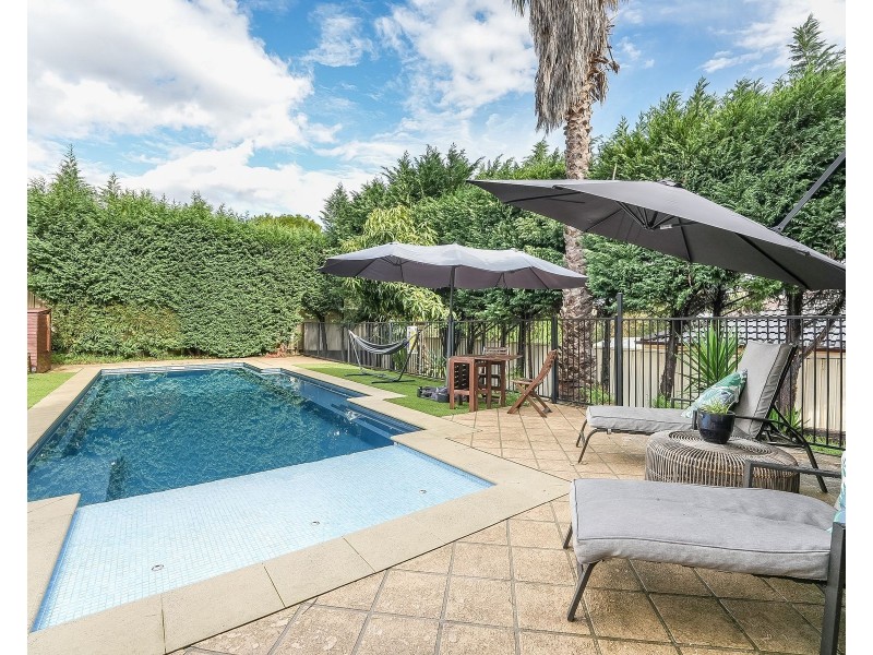 18 Stenhouse Drive, Mount Annan NSW 2567