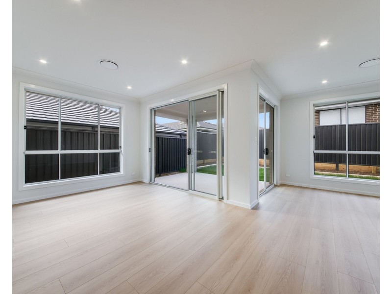 4 Leigham Holme Way, Tahmoor NSW 2573