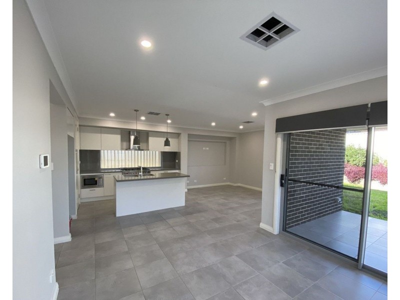 16 Victor Street, Gregory Hills NSW 2557