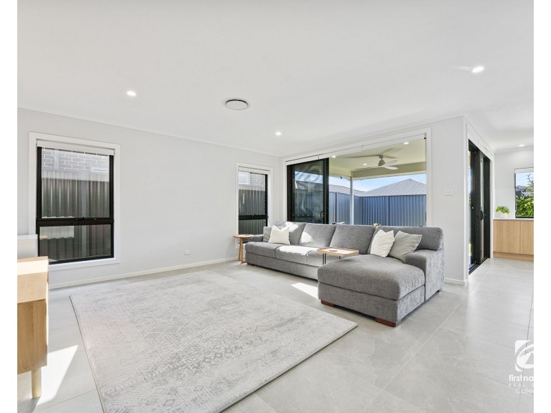 33 Limestone Avenue, Spring Farm NSW 2570