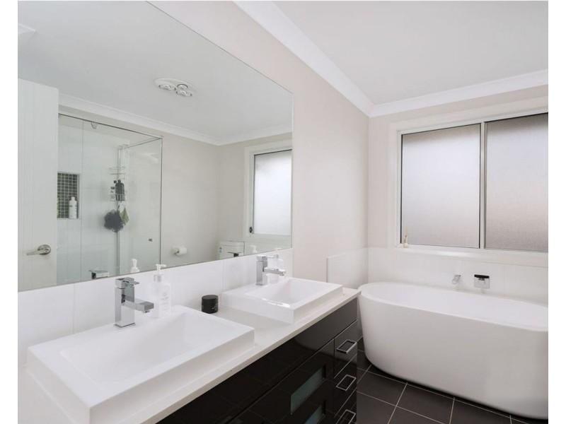 5 Moxon Street, Oran Park NSW 2570