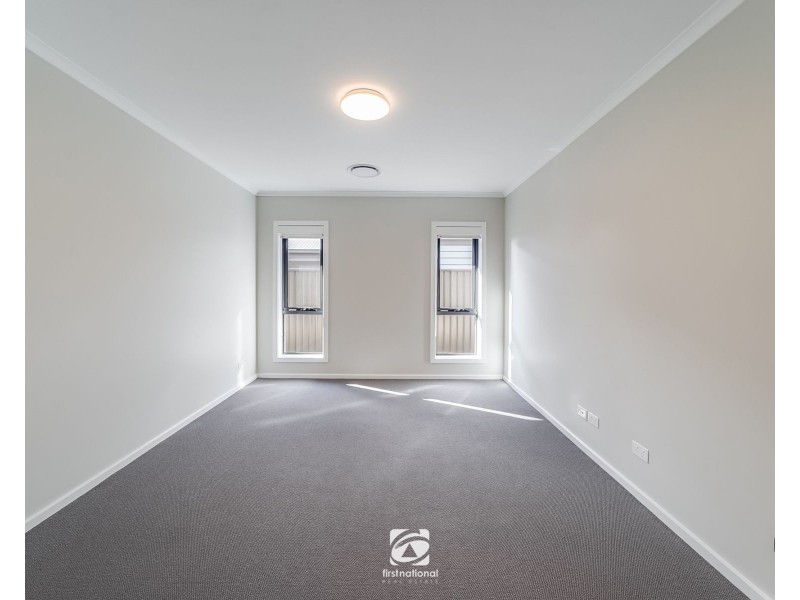 34 Waterglass Street, Spring Farm NSW 2570