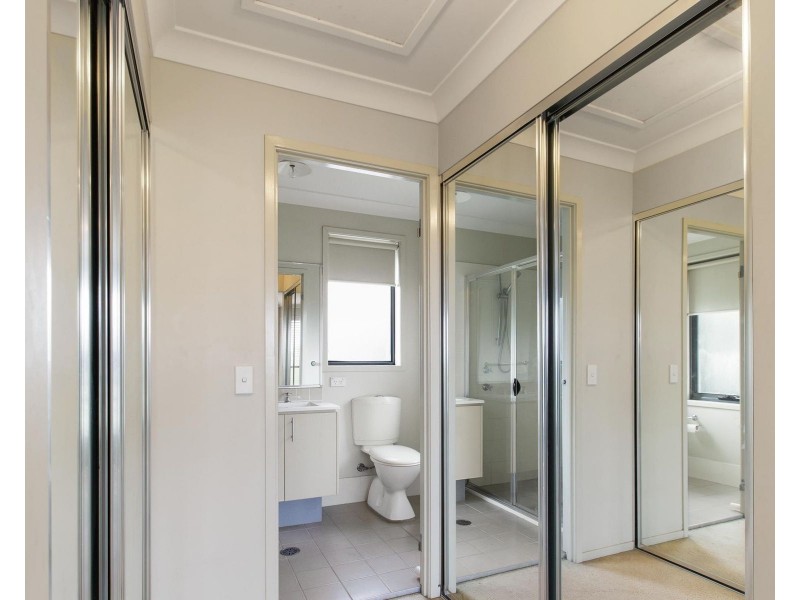 122 Minorca Cct, Spring Farm NSW 2570