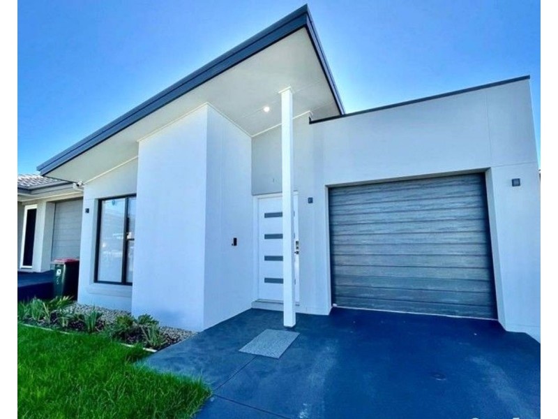 6 Hedge Street, Oran Park NSW 2570