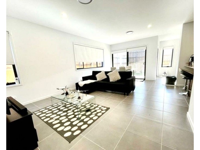 6 Hedge Street, Oran Park NSW 2570