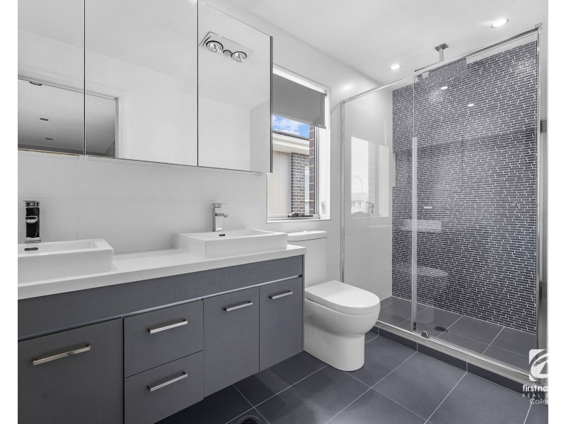 38 Village Circuit, Gregory Hills NSW 2557