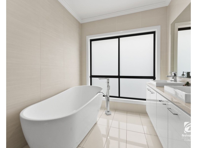 10 Dargin Close, Harrington Park NSW 2567