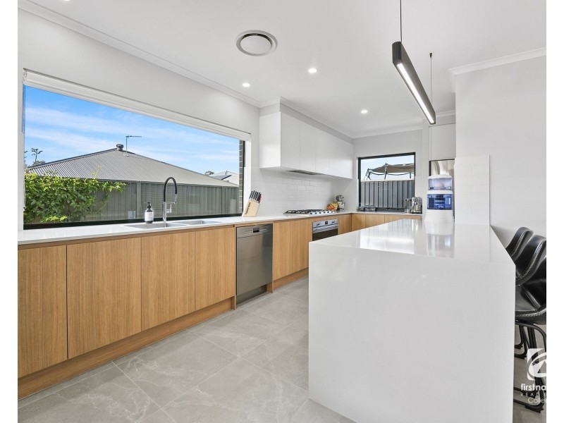 33 Limestone Avenue, Spring Farm NSW 2570