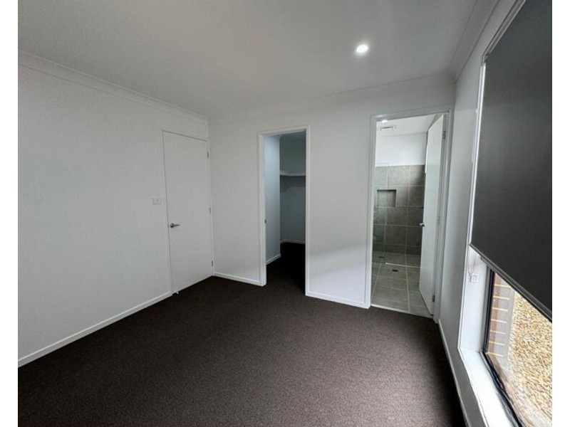 4 Burton Road, Gregory Hills NSW 2557