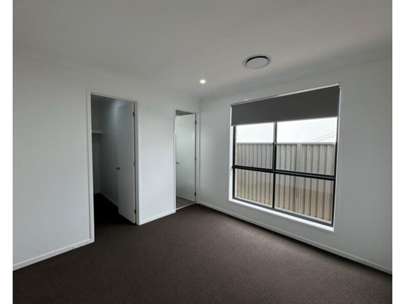 4 Burton Road, Gregory Hills NSW 2557