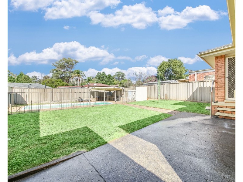 11 Cuscus Place, St Helens Park NSW 2560