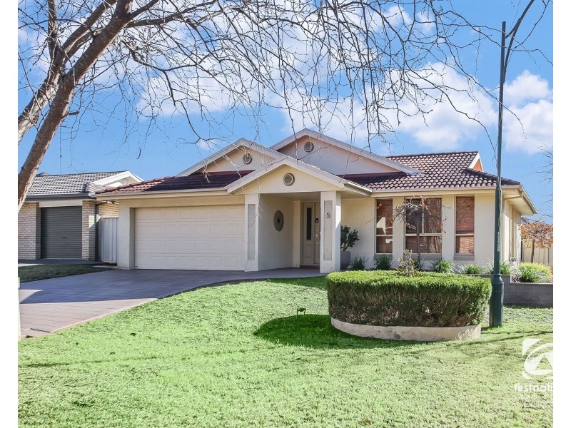 5 Inglis Court, Harrington Park NSW 2567