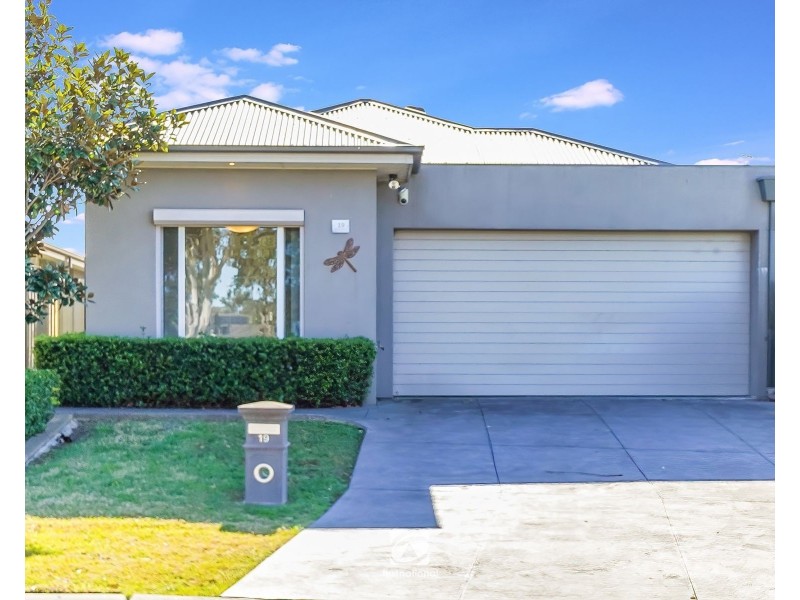 19 Budgen Circuit, Harrington Park NSW 2567