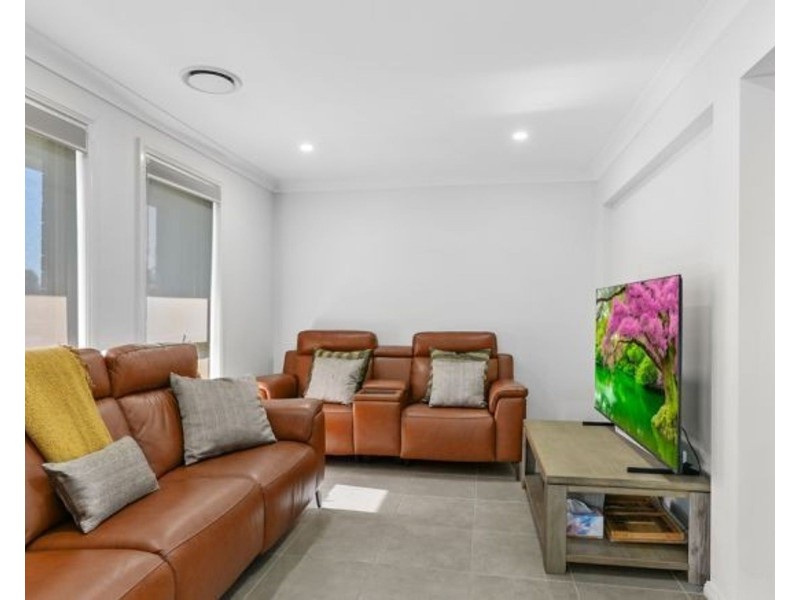 4 Laura Street, Oran Park NSW 2570