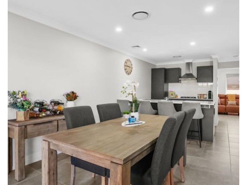 4 Laura Street, Oran Park NSW 2570