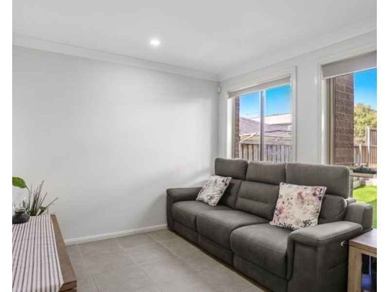 4 Laura Street, Oran Park NSW 2570