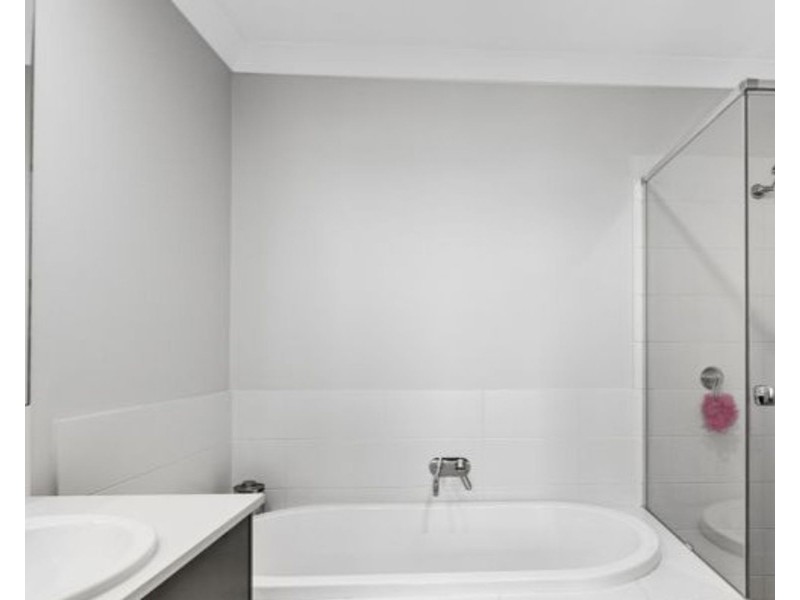 4 Laura Street, Oran Park NSW 2570