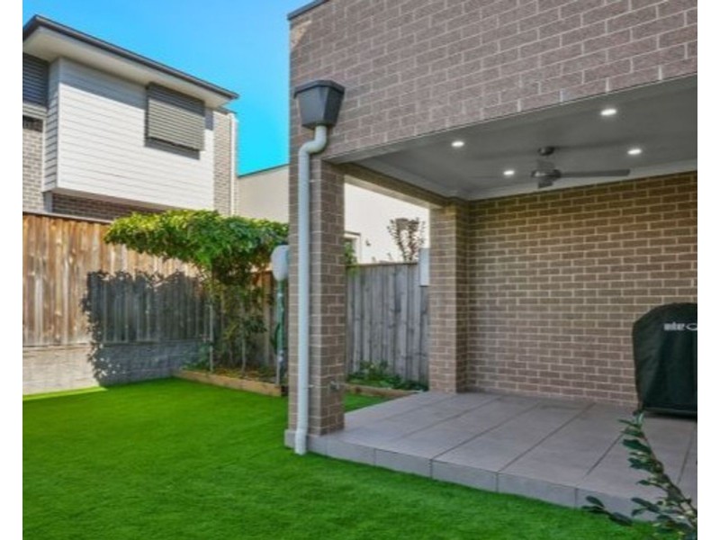 4 Laura Street, Oran Park NSW 2570