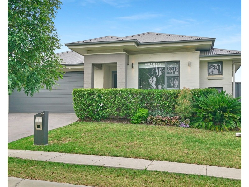 32 Felix Street, Gregory Hills NSW 2557