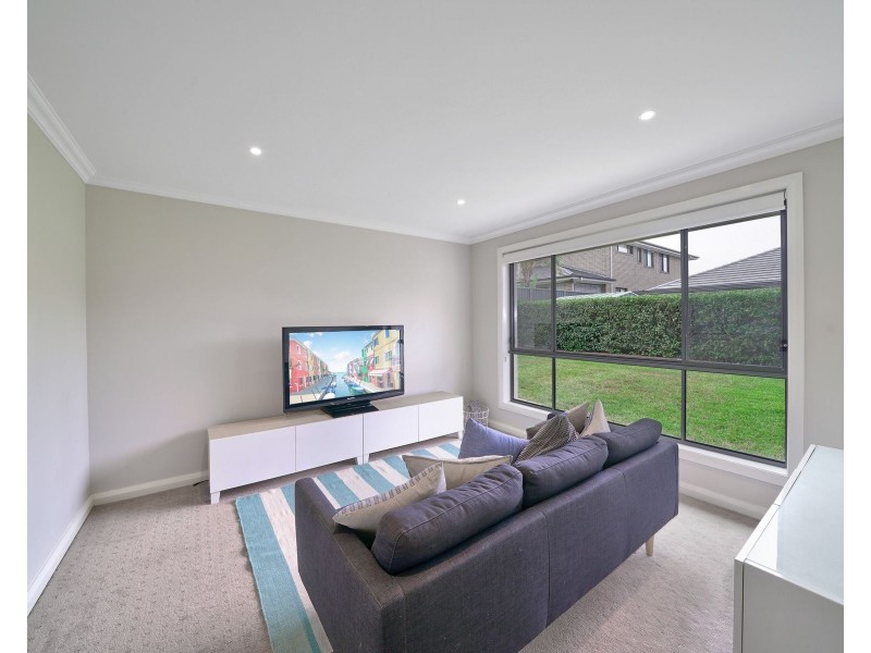 32 Felix Street, Gregory Hills NSW 2557