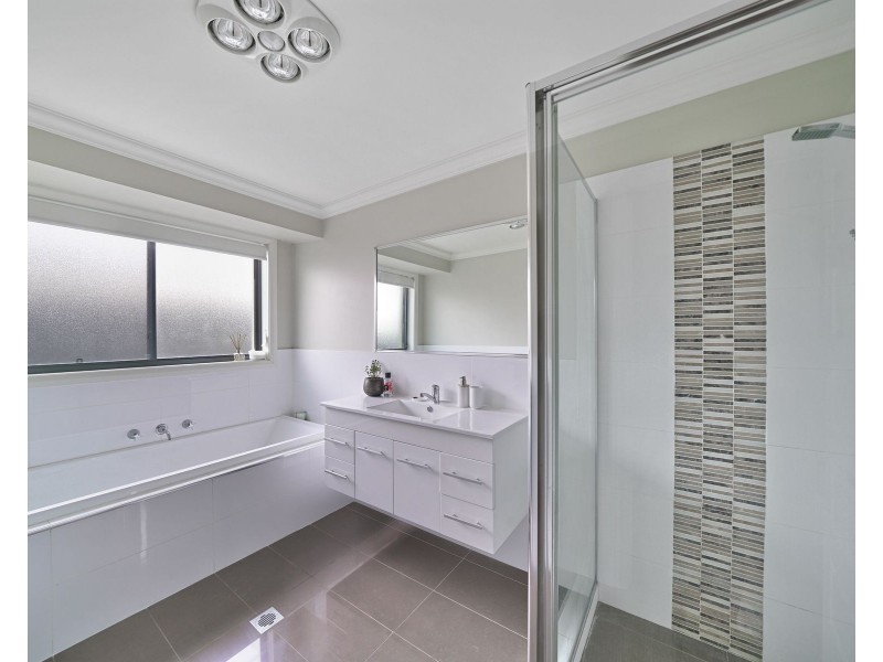 32 Felix Street, Gregory Hills NSW 2557