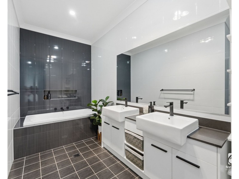 40 Cameron Circuit, Harrington Park NSW 2567