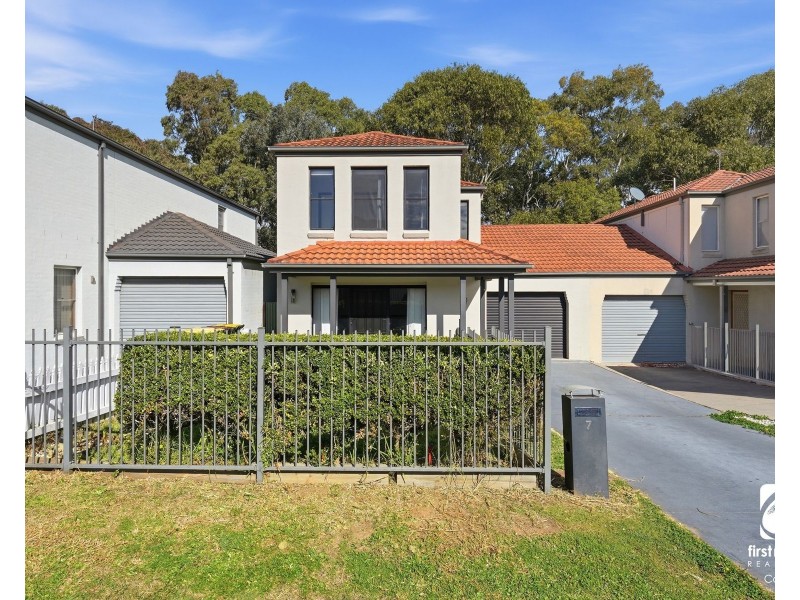 7 Reserve Circuit, Currans Hill NSW 2567