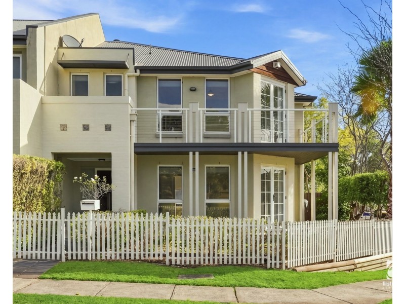 1 Gilbert Street, Elderslie NSW 2570