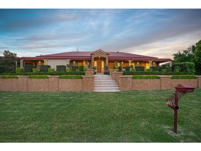 220 Somerset Drive, Thornton NSW 2322