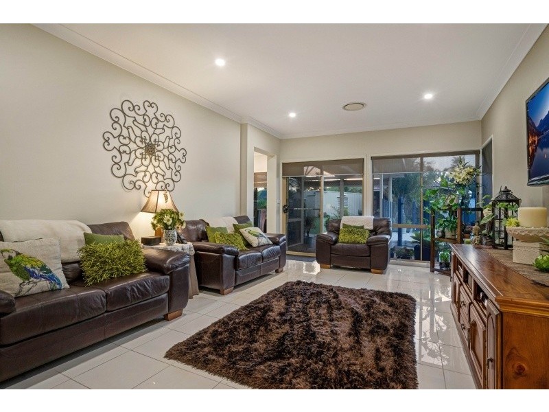 220 Somerset Drive, Thornton NSW 2322