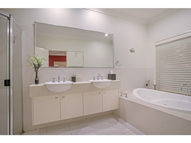 220 Somerset Drive, Thornton NSW 2322