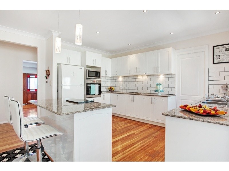 2 Linwood Close, Bolwarra Heights NSW 2320