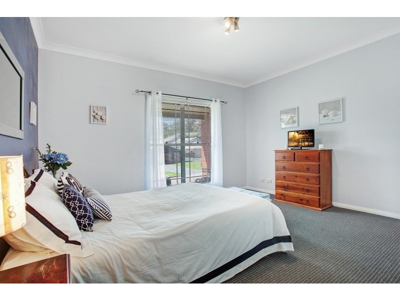2 Linwood Close, Bolwarra Heights NSW 2320