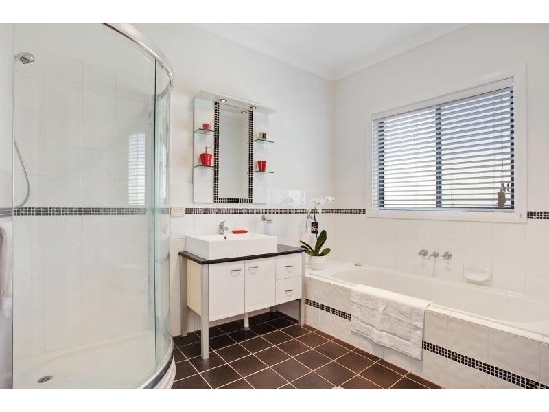 2 Linwood Close, Bolwarra Heights NSW 2320