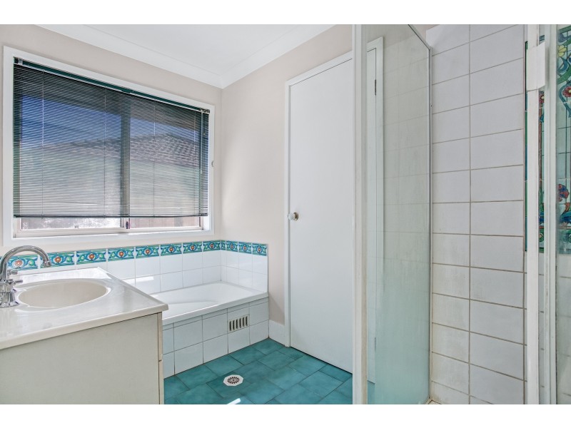 8 Dobell Place, Metford NSW 2323