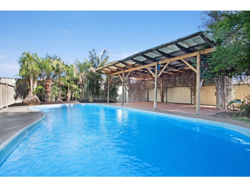 8 Dobell Place, Metford NSW 2323