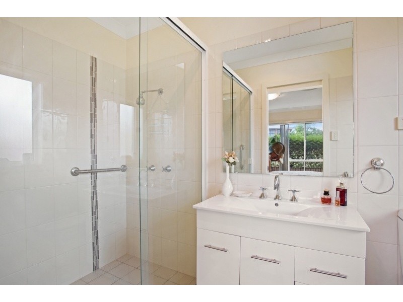 2 Amber Grove, Bolwarra Heights NSW 2320