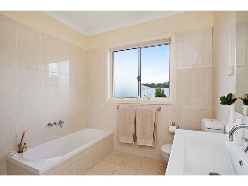 2 Amber Grove, Bolwarra Heights NSW 2320