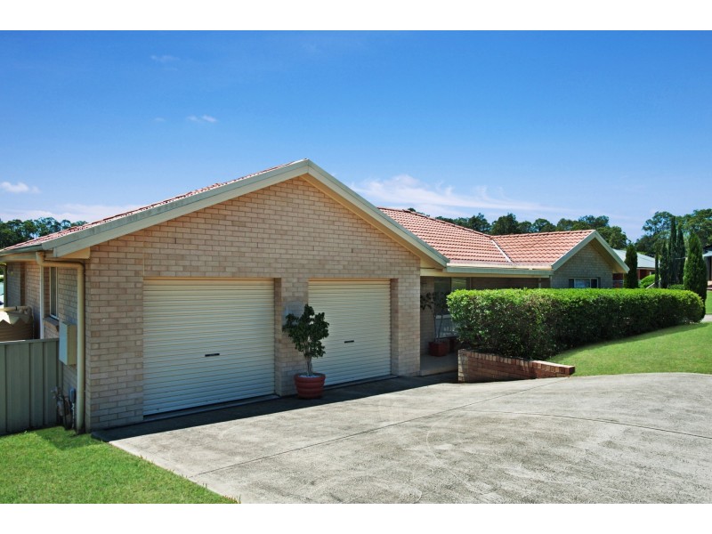 2 Amber Grove, Bolwarra Heights NSW 2320