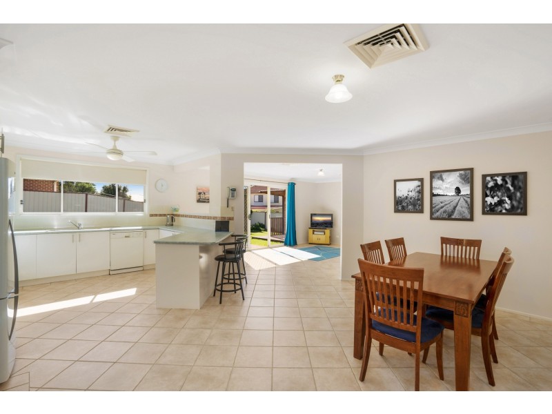 27 Lemonwood Circuit, Thornton NSW 2322
