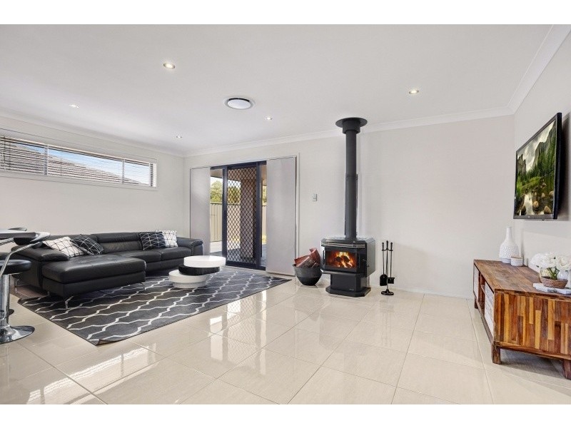 21 Craighill Crescent, Cameron Park NSW 2285