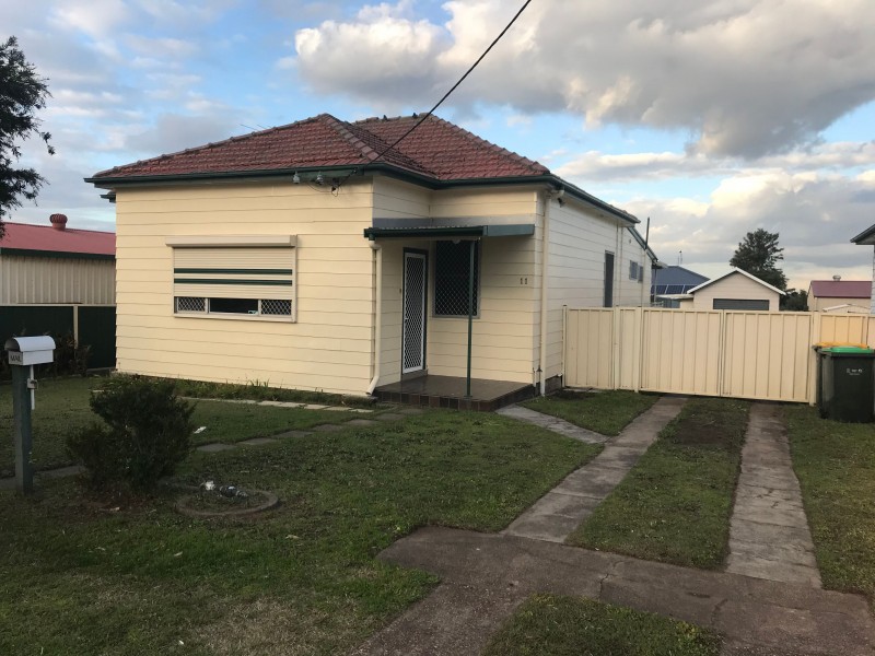 11 Young Street, Rutherford NSW 2320
