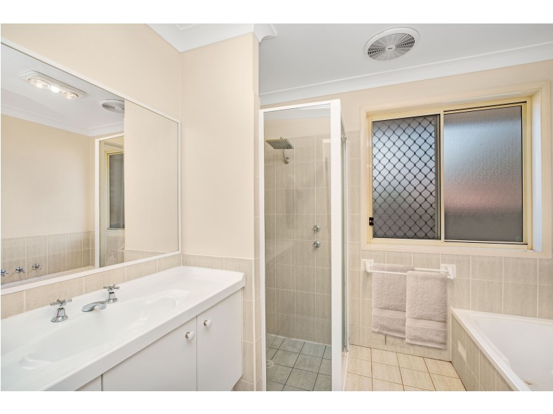24 Leinster Circuit, Ashtonfield NSW 2323